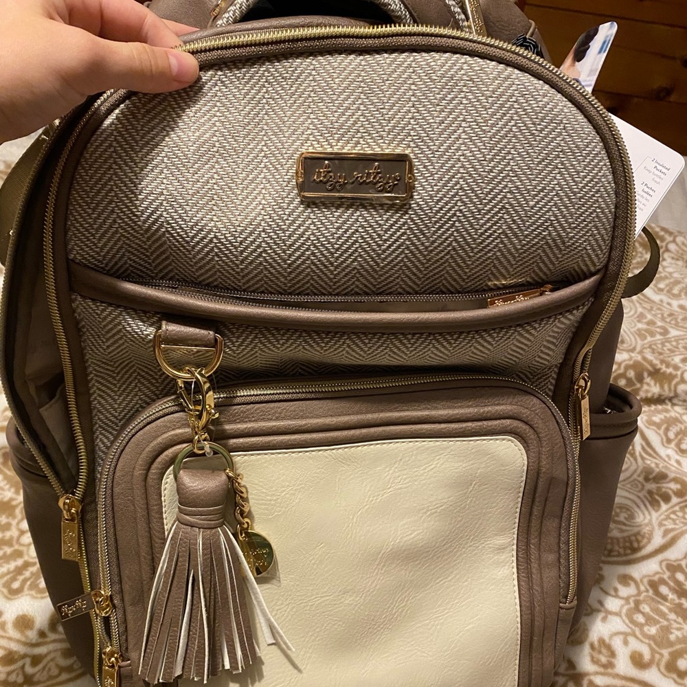 Brand New! Itzy Ritzy Boss Plus Diaper Bag w/matching wipes case!
